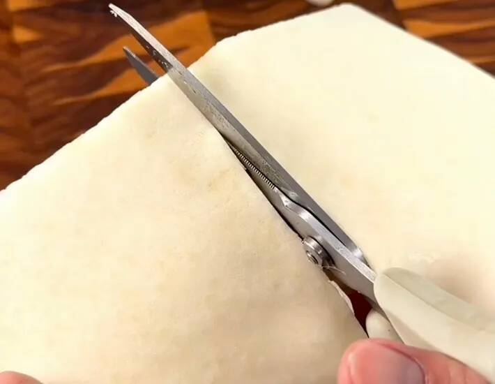 安いちくわにチーズを詰めて…揚げ焼きした一皿に「発想すごい」「箸が止まらん」