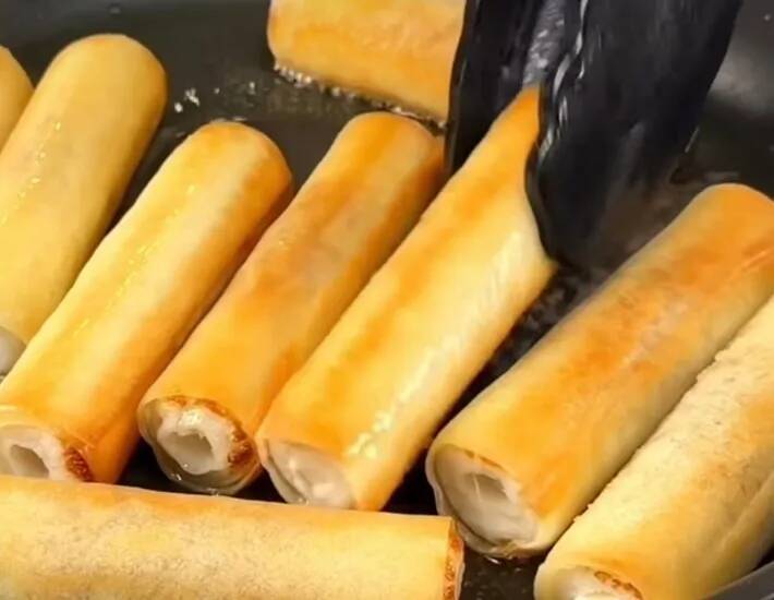 安いちくわにチーズを詰めて…揚げ焼きした一皿に「発想すごい」「箸が止まらん」