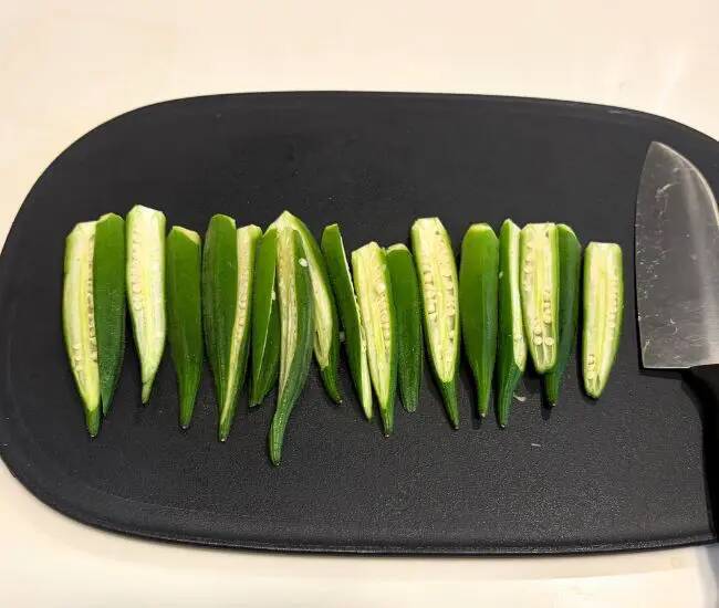 オクラに『片栗粉』をまぶして焼くと？　思わぬ食感に「家族も喜んで食べた」