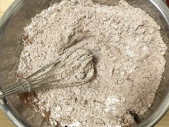 ケーキ作りに『コーラ』を使う　ホットケーキミックスで作るおやつに「食べる手が止まらない」