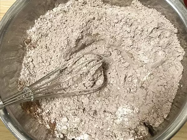 「ケーキ作りに『コーラ』を使う　ホットケーキミックスで作るおやつに「食べる手が止まらない」」の画像
