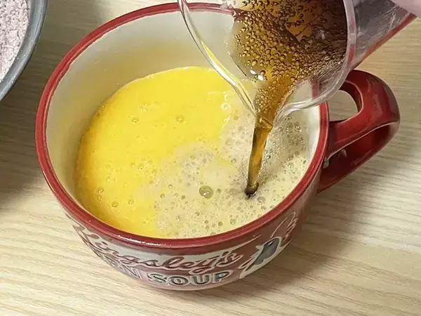 「ケーキ作りに『コーラ』を使う　ホットケーキミックスで作るおやつに「食べる手が止まらない」」の画像