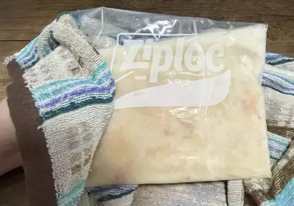 「ジッパー袋に桃とミルクティーを入れて…　4時間後に「いい香り」「上品な味」」の画像