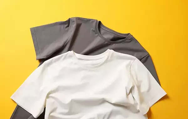 「「お気に入りのTシャツが黄ばんだ…」と絶望した人に教えたい！　汗ジミ落とし術」の画像