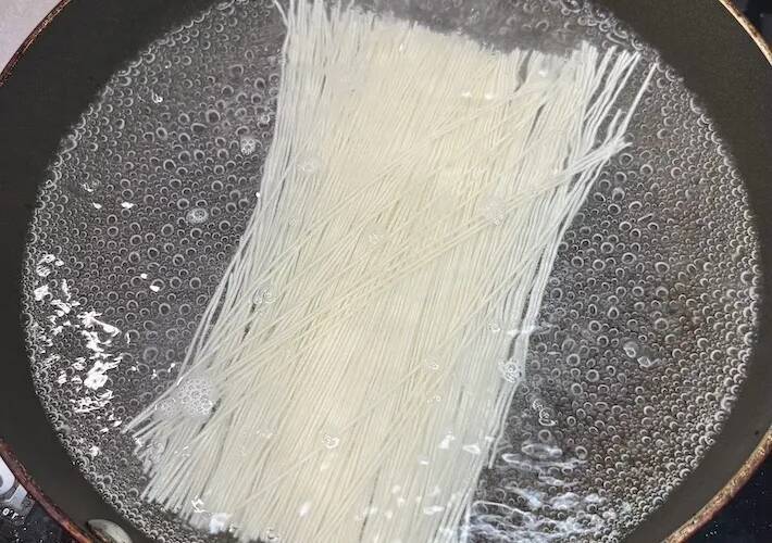そうめんは、めんつゆだけじゃない！　混ぜるだけの『ズボラそうめん』がやみつき