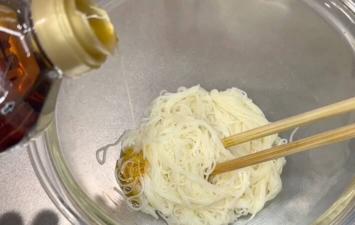 そうめんは、めんつゆだけじゃない！　混ぜるだけの『ズボラそうめん』がやみつき