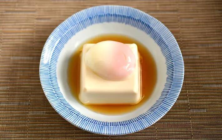 冷奴、まだ醤油で食べてる？　栄養アップの簡単アレンジがこちら【管理栄養士の3選】