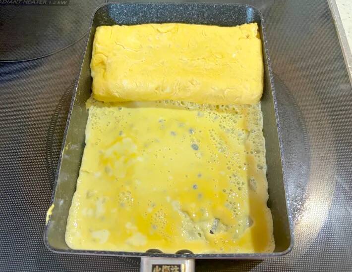 巻く前に『1切れ』のせて！　玉子焼きの食べ応えがアップして、息子が「ご飯に合うね」