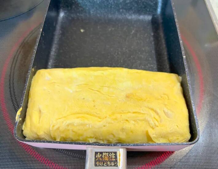 巻く前に『1切れ』のせて！　玉子焼きの食べ応えがアップして、息子が「ご飯に合うね」