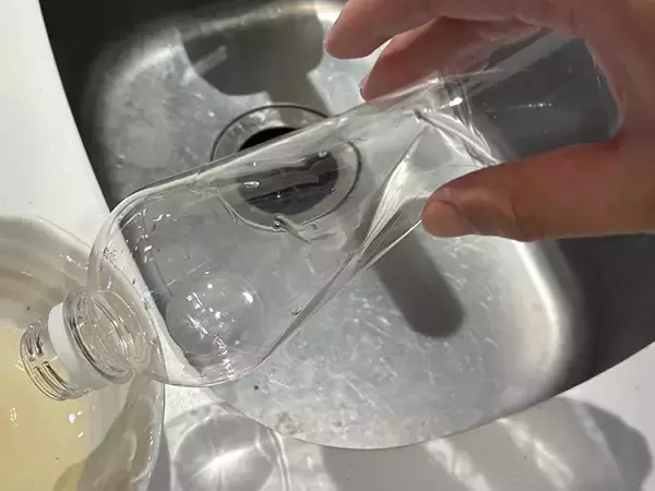 「ペットボトル、調理アイテムで使えます　卵を吸う10秒ワザが「快適」」の画像