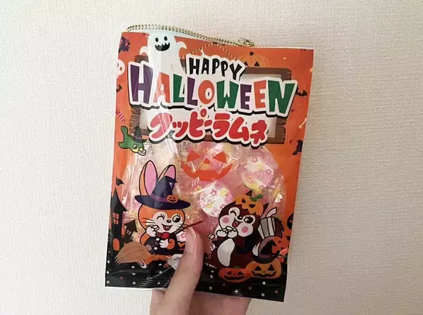 「ハロウィンデザインのお菓子袋、捨てる前に！　ダイソー商品でポーチにリメイク」の画像