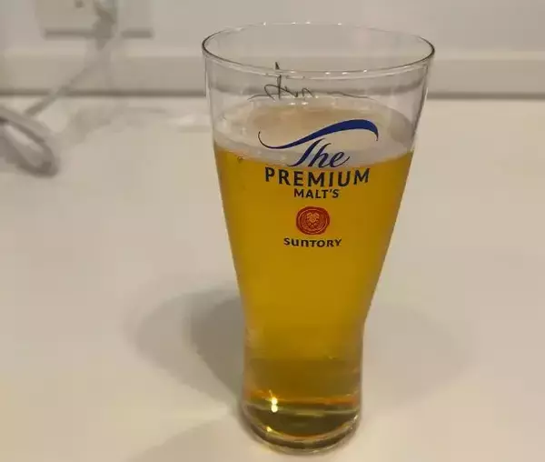 「ビールに割り箸を入れると…？　驚きの光景に「マジか」「知らなかった」」の画像