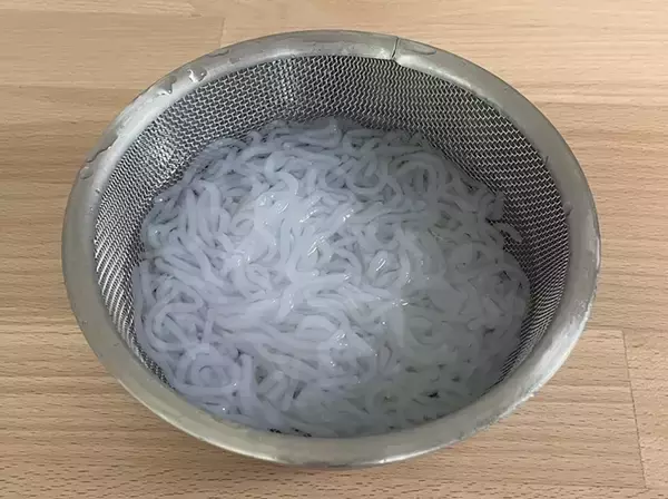 「まとめ買いした『しらたき』って冷凍保存できるの？　実際に試してみたら…」の画像