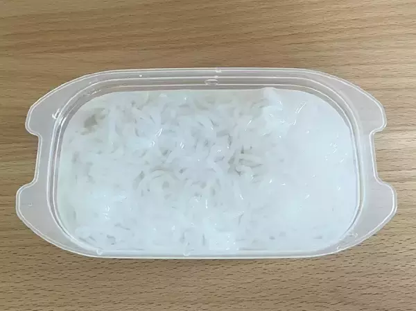 「まとめ買いした『しらたき』って冷凍保存できるの？　実際に試してみたら…」の画像