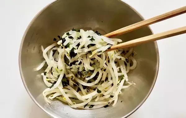 「これ作るためにモヤシ買う！　『混ぜ込みもやしナムル』の作り方」の画像
