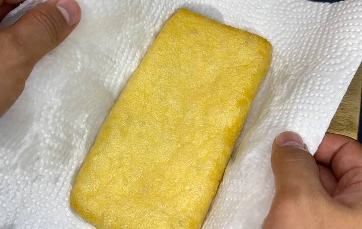 フライパンは使いません！　2つに切った油揚げを焼いて仕上げた一品は【レシピ】