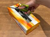 「ティッシュの空き箱、4か所切れ込みを入れたら？　袋ティッシュの収納ケースが作れる！【2分で完成】」の画像1