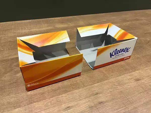 「ティッシュの空き箱、4か所切れ込みを入れたら？　袋ティッシュの収納ケースが作れる！【2分で完成】」の画像