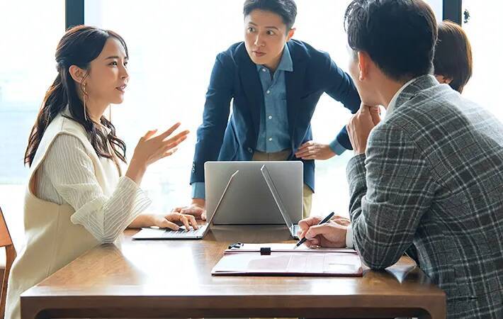 「職場の先輩・後輩」←英語でなんて言う？　日本人の多くが知らない日常英語