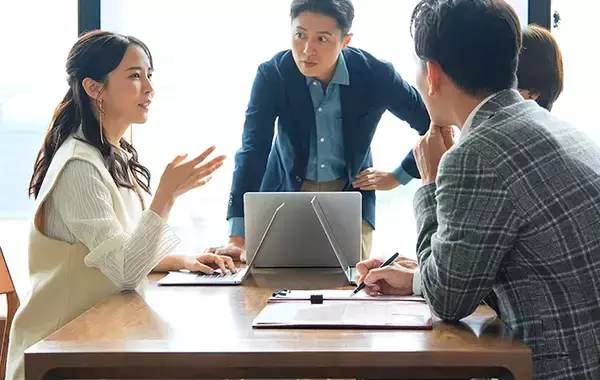 「「職場の先輩・後輩」←英語でなんて言う？　日本人の多くが知らない日常英語」の画像