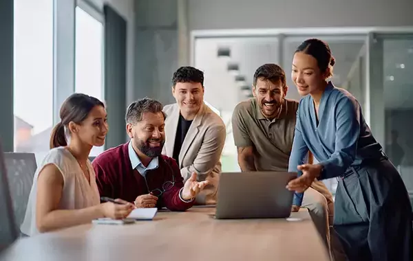 「「職場の先輩・後輩」←英語でなんて言う？　日本人の多くが知らない日常英語」の画像
