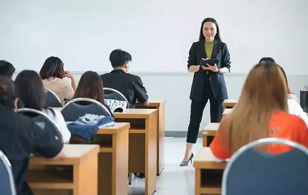 「「職場の先輩・後輩」←英語でなんて言う？　日本人の多くが知らない日常英語」の画像