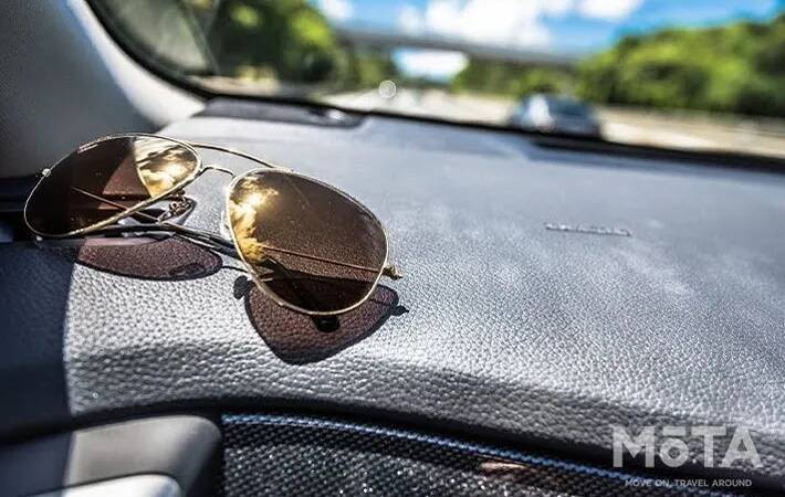 夏の車内に放置すると爆発・火災を招く？　『危険な持ち物』にゾッとした