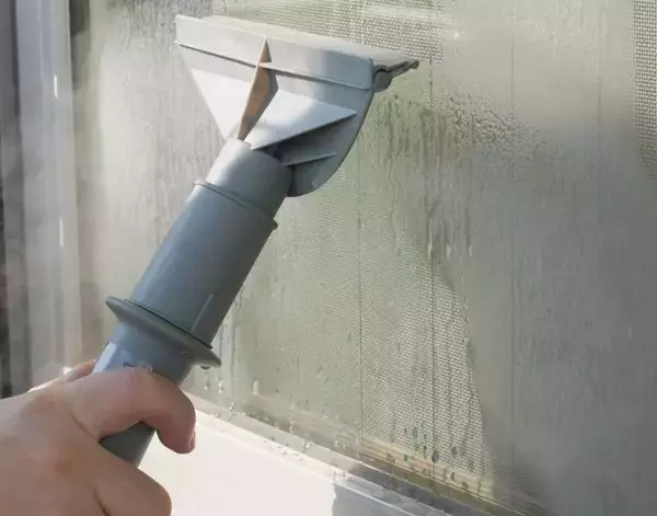 「内側も外側もピカピカ！　企業が教える『窓ガラス掃除』のやり方に「やってみます」」の画像