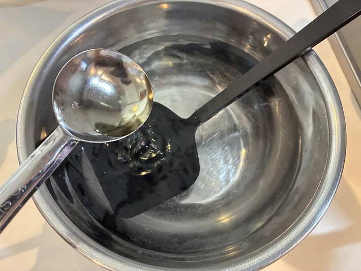 酢と重曹を『大さじ1杯』入れて1時間　シリコンの汚れが簡単に落ちる方法