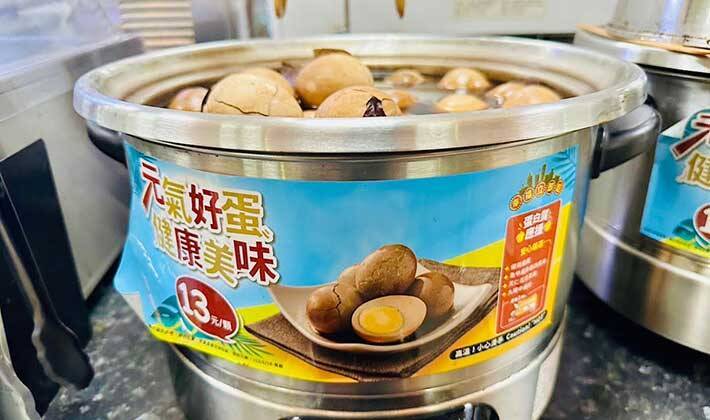 なにコレ、グロい！？ 台湾のコンビニにある、黒いスープに浮かぶ丸い物体とは？