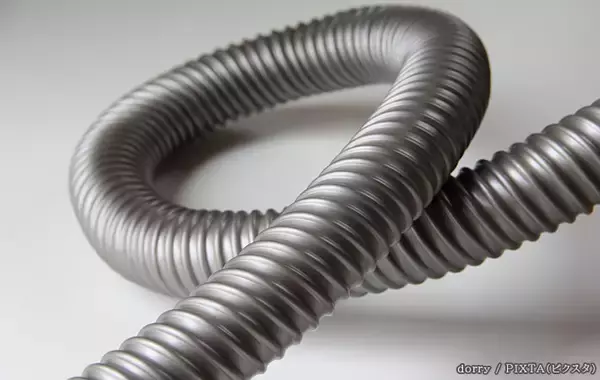 「掃除機のホースに物が詰まったら、どうする？　パナソニックに聞いた『対処法』がすぐ試せそう！」の画像