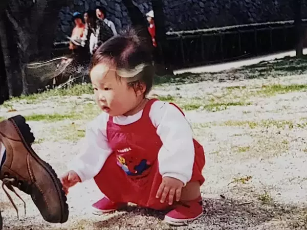 ３０年前の親子写真に『１６万いいね』　「何があった」「ギャグ漫画みたい」