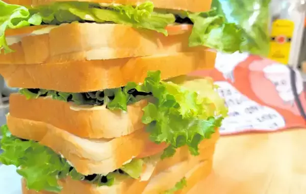 「時間が経ってもサクふわ？　サンドイッチのひと工夫に「これが正解」「真似するしかない」【弁当作りのコツ4選】」の画像