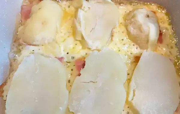 「卵焼き器にチーズを敷き詰めて…？　完成した一品に「絶対に間違いない組み合わせ」」の画像