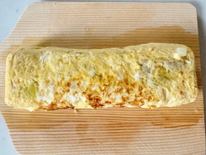 玉子焼きに『4分の1個』入れてみて！　甘みがジュワっと染み出る「ひらめきアレンジ」
