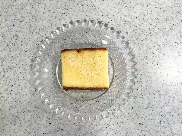 「カステラに牛乳をかけて？　作業3分で完成“簡単”スイーツアレンジ【手順】」の画像