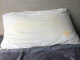 「落としづらい＆イヤな『枕の黄ばみ』予防するには？　メーカーに聞いた」の画像1