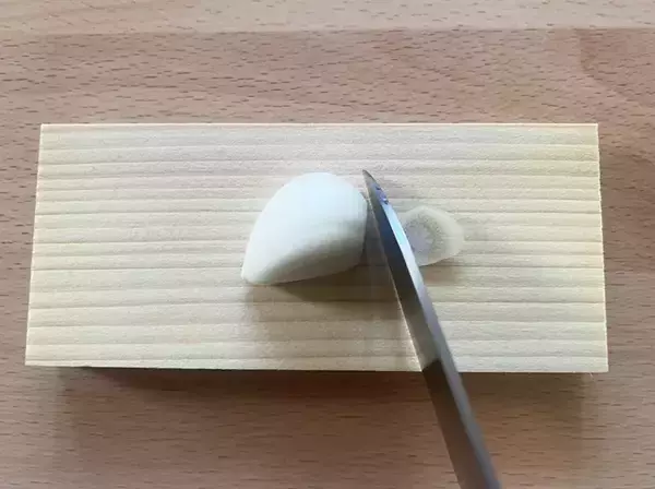 「いつも捨ててた『かまぼこ板』　使ってみたら…実は便利だった！【活用術3選】」の画像