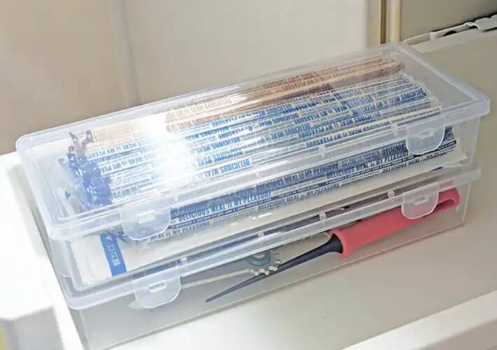 【DAISO】110円の「お箸ストッカー」がレジャーでも活躍！「小物はすべてこれに収納したい」