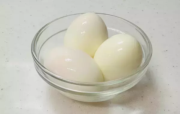 「ゆでたまご、お湯で茹でずに作るのが最適解？　完成した料理に「もうこれでいい！」「時短になる」」の画像
