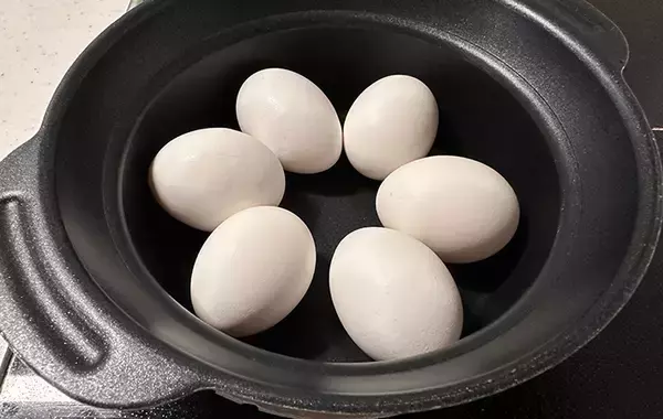 「ゆでたまご、お湯で茹でずに作るのが最適解？　完成した料理に「もうこれでいい！」「時短になる」」の画像