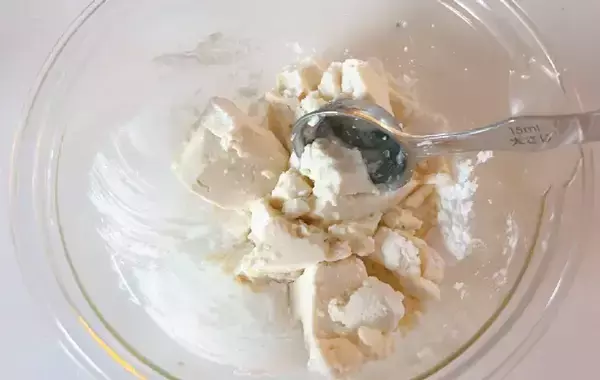 「潰した豆腐に「大さじ2杯」混ぜてみて！　子供が喜ぶ簡単おかずが「驚くほどもちもち」」の画像