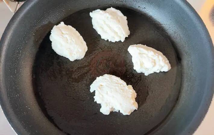 潰した豆腐に「大さじ2杯」混ぜてみて！　子供が喜ぶ簡単おかずが「驚くほどもちもち」