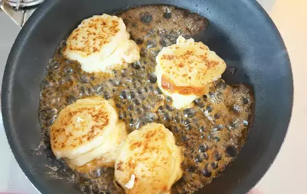 「潰した豆腐に「大さじ2杯」混ぜてみて！　子供が喜ぶ簡単おかずが「驚くほどもちもち」」の画像