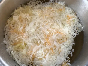 カット野菜をサッとゆでて…　材料２つであっという間に完成する一皿