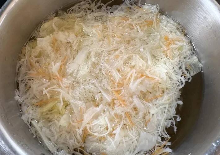 カット野菜をサッとゆでて…　材料２つであっという間に完成する一皿
