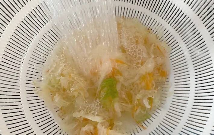 カット野菜をサッとゆでて…　材料２つであっという間に完成する一皿