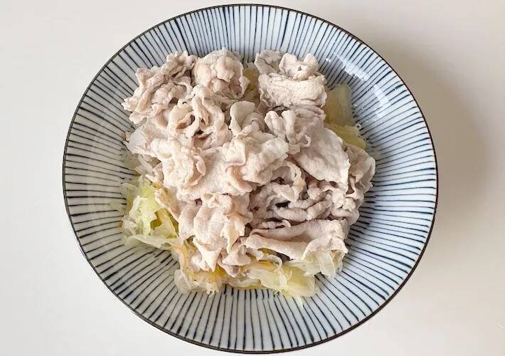 カット野菜をサッとゆでて…　材料２つであっという間に完成する一皿