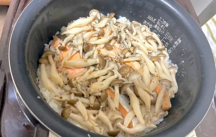 米3合に『大さじ6杯』入れて　鮭としめじの一杯が「本格的なおいしさ」「子供に好評」