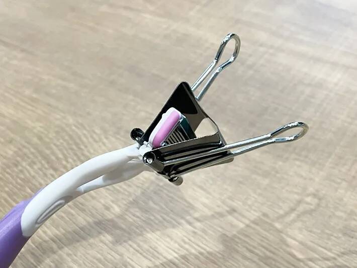 ダブルクリップで挟んだのは？　意外なアイテムに「こんなにぴったりだったなんて」